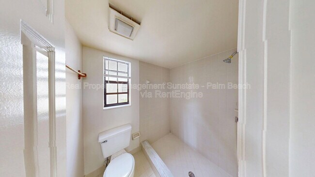 Building Photo - 321 Olivewood Pl