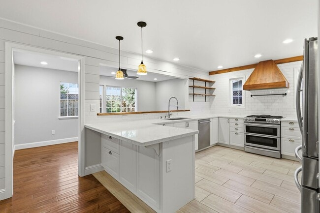 Building Photo - Santa Teresa 5-Bedroom 3-Bathroom Home