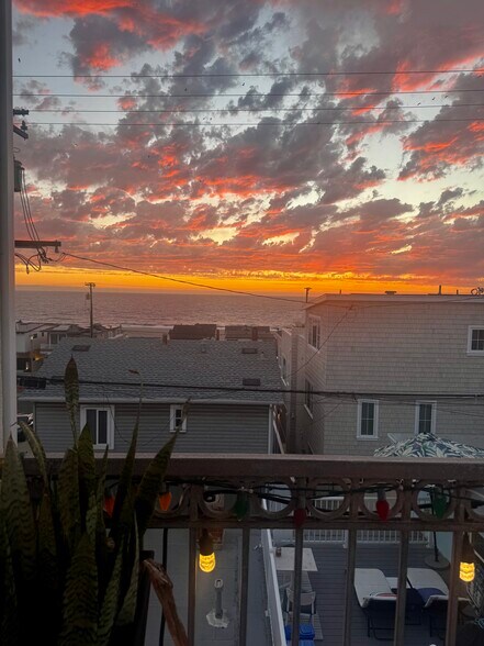 Building Photo - 127 31st St