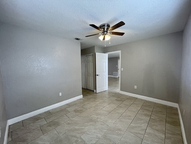 Building Photo - 4 bedroom 2 bathroom pool home for rent