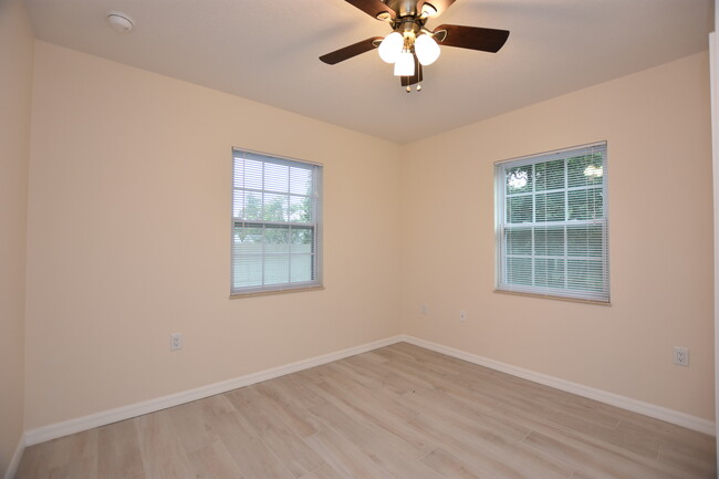 Building Photo - Completely Remodeled 3/2 Central Lakeland