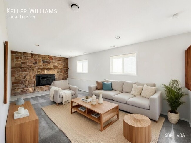 Building Photo - 6990 Snowbird Dr