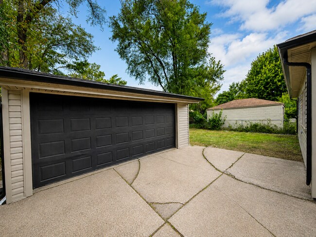 Building Photo - 34009 Caseville Ct