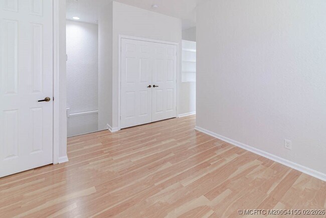 Building Photo - 356 SE Bloxham Way