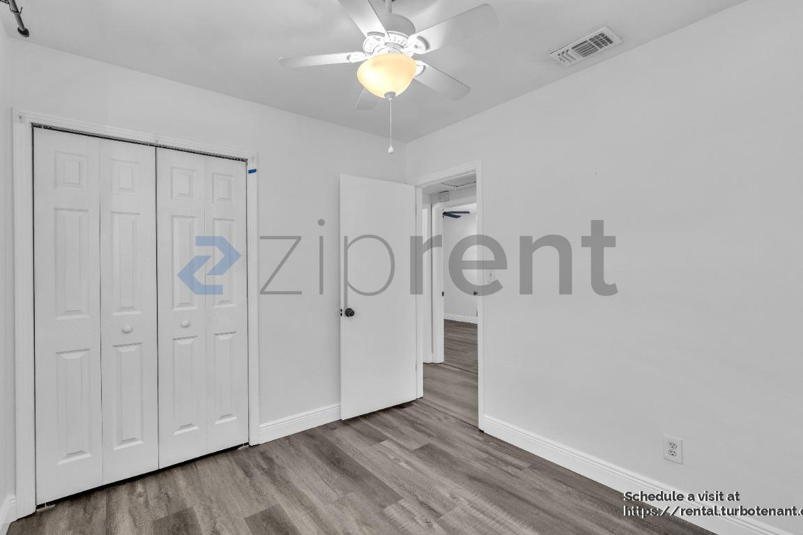 Building Photo - 3321 W Iowa Ave