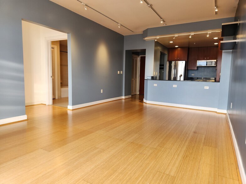 Building Photo - 585 9th St