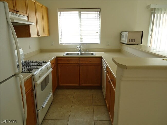 Building Photo - 9329 Square Dance Pl