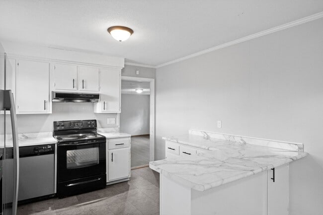 Building Photo - 3 Bedroom Pet Friendly Home For Rent in St. B Area!