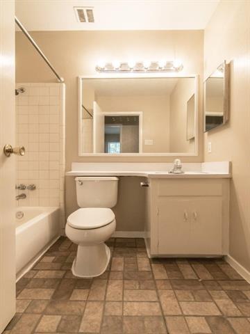 Building Photo - 12104 Bishop Dr