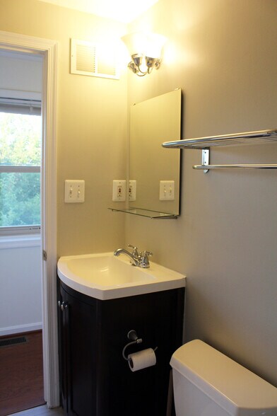 Upstairs Bedroom 2 Bath off Hallway - 416 E Gittings St.