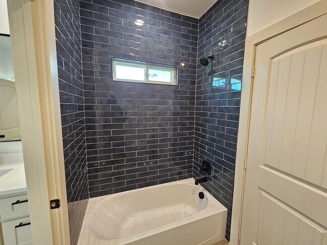 Building Photo - BRAND NEW BUILD!!