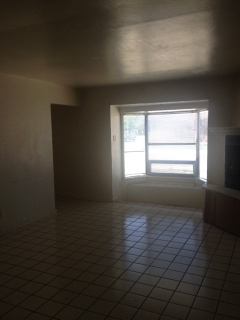Building Photo - CORNER LOT- HAS FIREPLACE AND A DEN