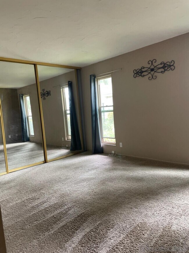 Building Photo - 608 Persimmon Way