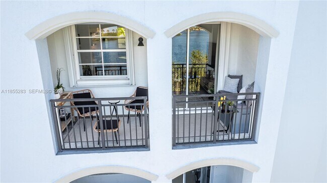 Building Photo - 3255 NE 184th St