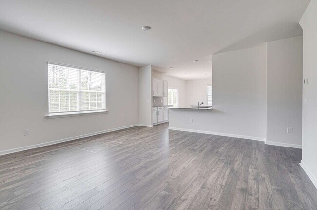 Building Photo - Spacious 4-Bed Gem with 2.5 Baths in Fuqua...