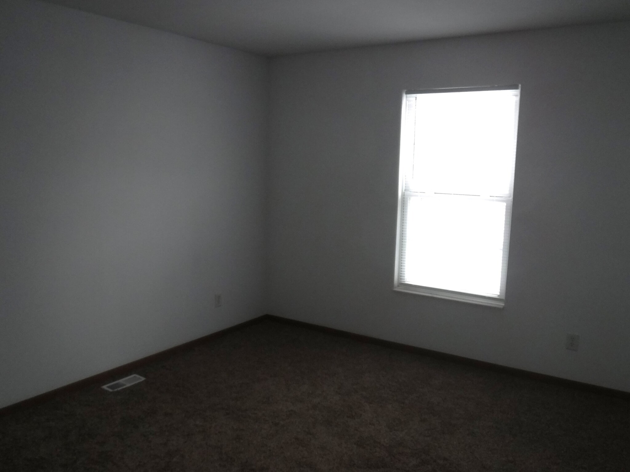 Building Photo - 5606 Valley View Dr