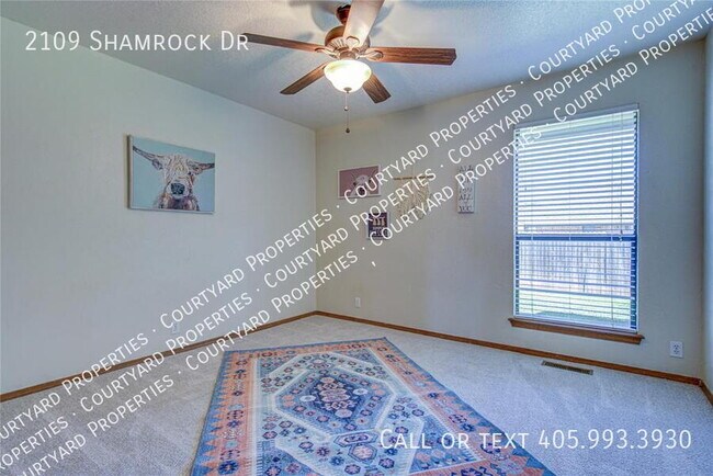 Building Photo - 2109 Shamrock Dr