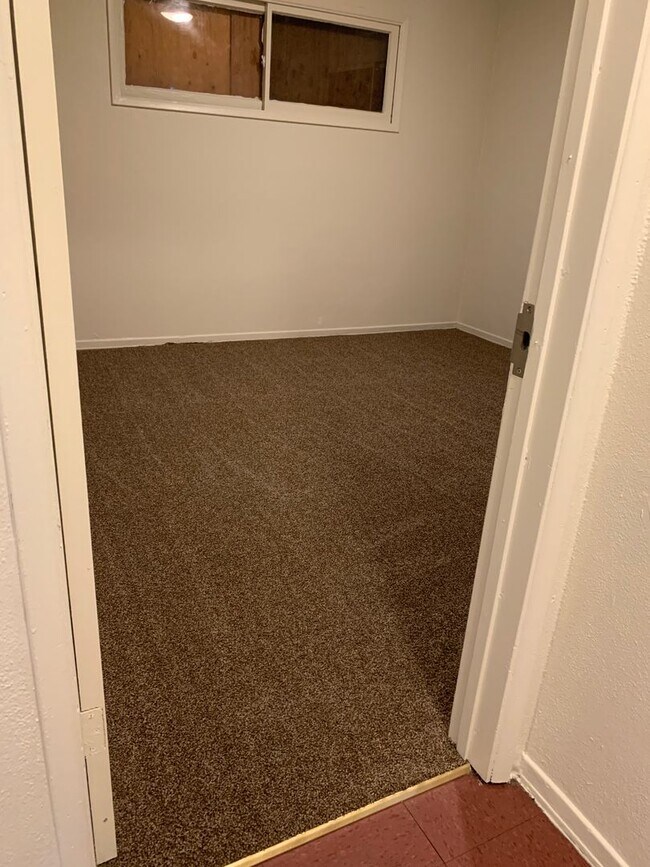 Building Photo - For rent by owner, section-8 ok - 3-Bed House on Cul-de-sac