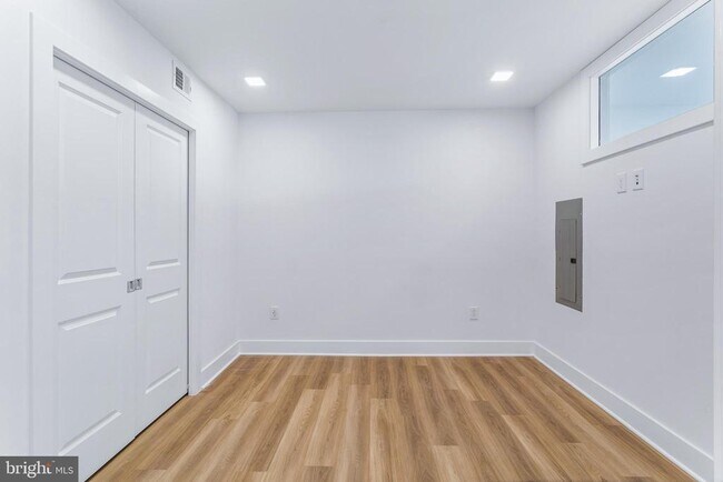 Building Photo - 701 N Henry St