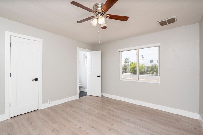 Building Photo - Central Phoenix Rental