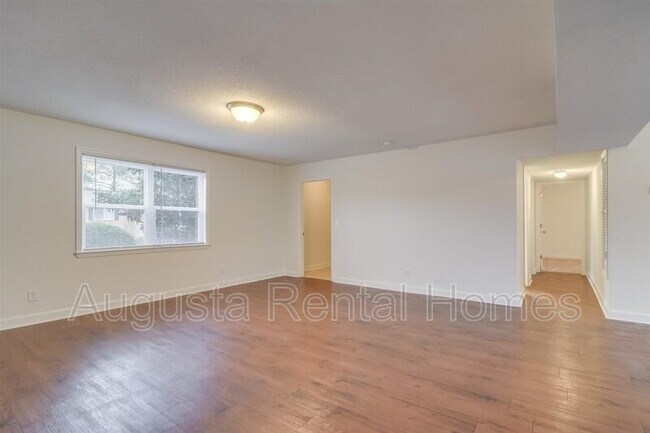 Building Photo - 2905 Arrowhead Dr
