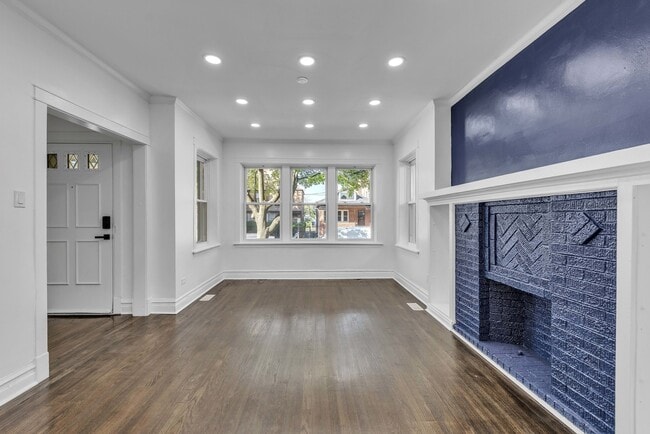 Building Photo - 7835 S Laflin St