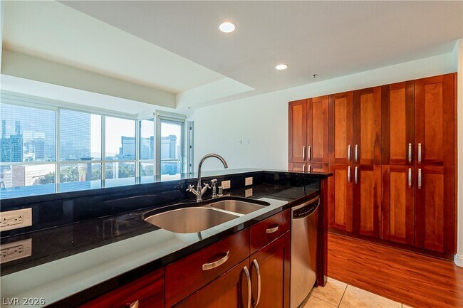 Building Photo - 4525 Dean Martin Dr
