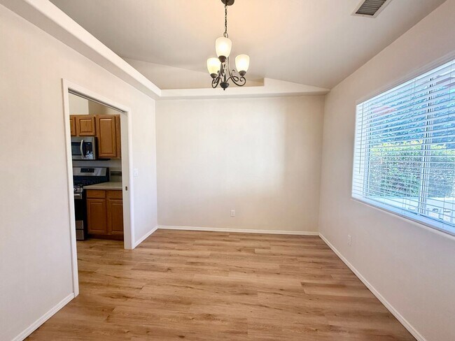 Building Photo - 821 Village Cir
