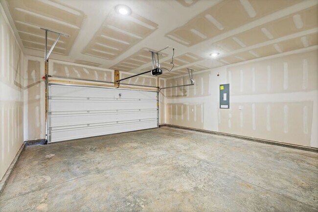 Building Photo - 4340 Oswin Dr