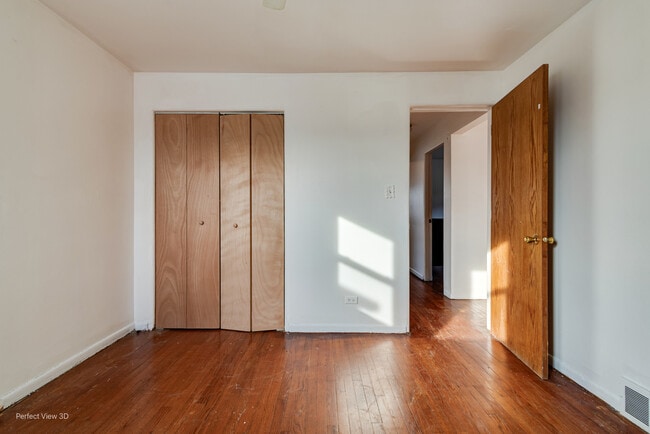 Building Photo - 2130 W 71st Pl