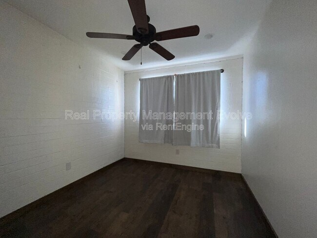 Building Photo - 6565 N 19th Ave