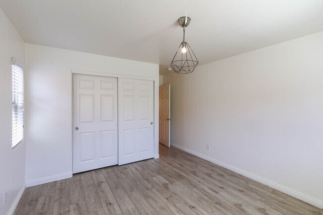 Building Photo - Nicely Upgraded Mountains Edge Gated Commu...