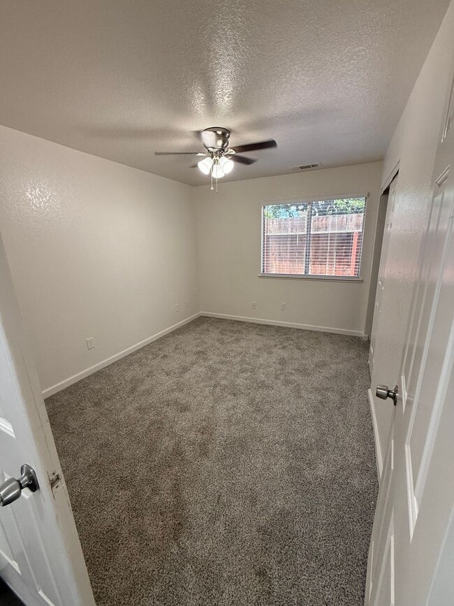 Building Photo - Remodeled Home: 4 Bd/ 2.5 Bath Two Story!