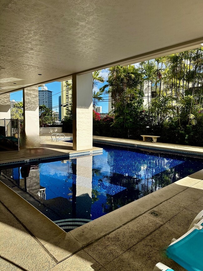 Building Photo - 1560 Thurston Ave