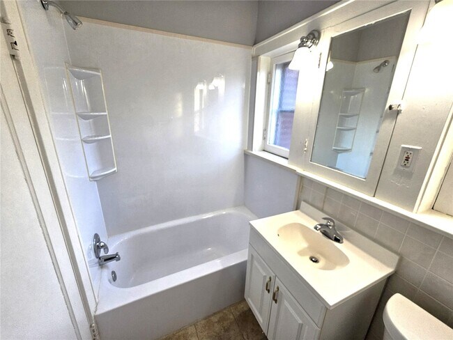 Building Photo - 4953 Holly Hills Ave