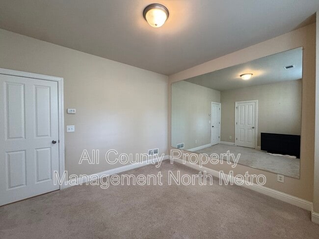 Building Photo - 10860 Ellicot Way