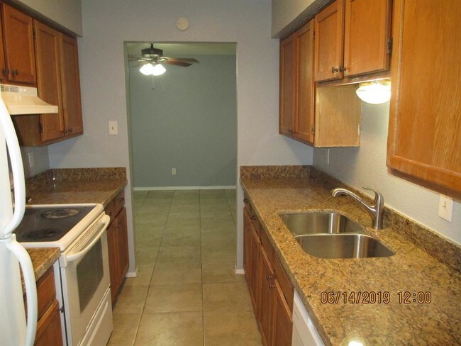 Building Photo - 7400 Bellerive Dr