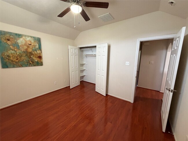 Building Photo - 6826 Pheasant Oak Dr