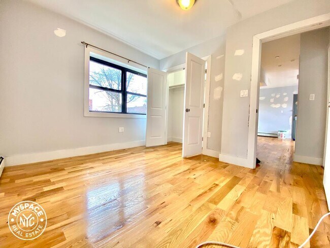 Building Photo - 938 Tilden St
