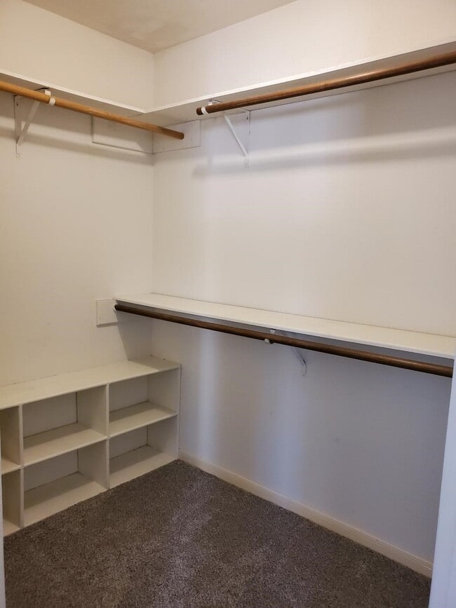 Building Photo - 7211 N Hearthstone Green Dr