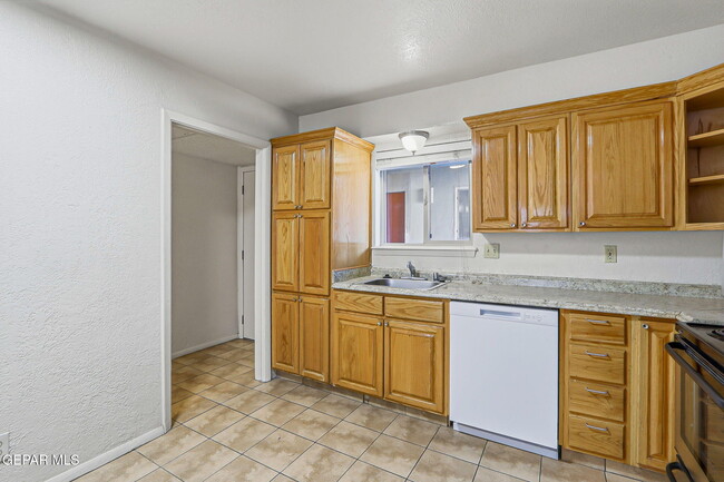 Building Photo - 4433 N Stanton St