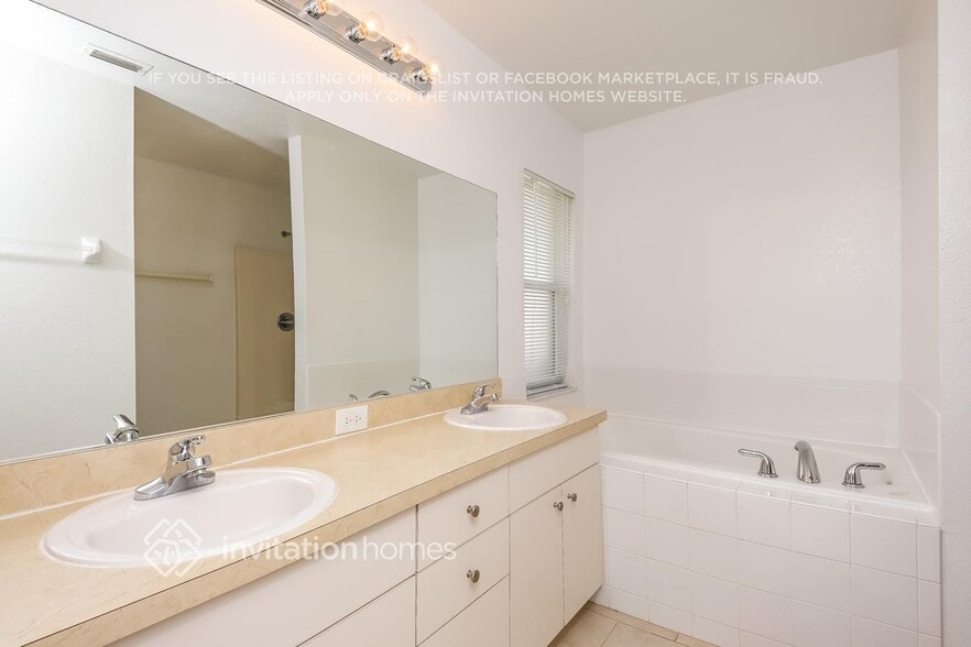 Building Photo - 3201 Thoroughbred Loop N