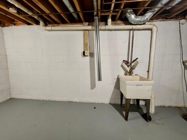 Building Photo - 34 Orchard St