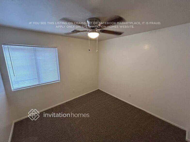 Building Photo - 5903 S 32nd Ln