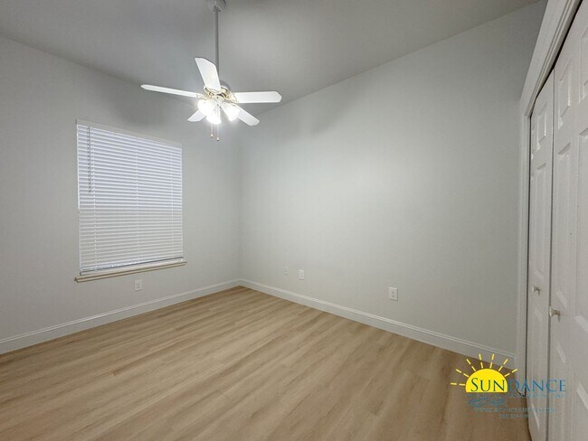 Building Photo - Spacious & Stylish 4-Bedroom Home Near Hurlburt AFB!