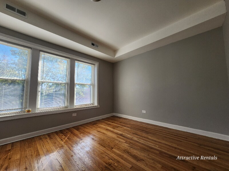 Building Photo - 608 E 71st St