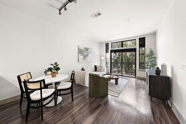 Building Photo - City Living Made Easy – 1/1 Near Downtown