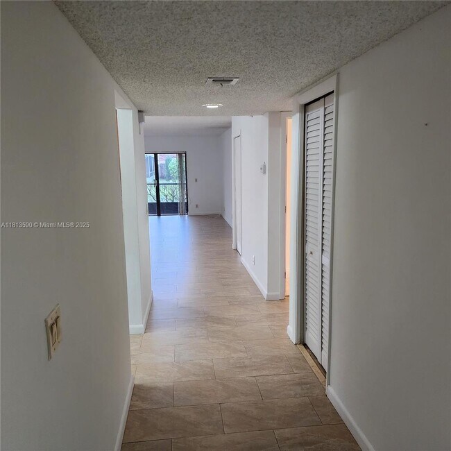 Building Photo - 342 Lakeview Dr