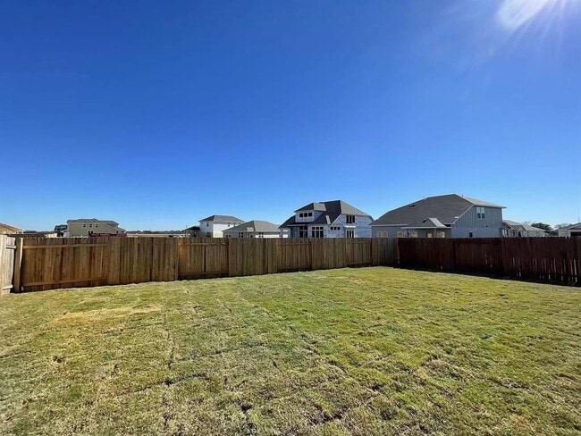 Building Photo - 104 Ulmus St