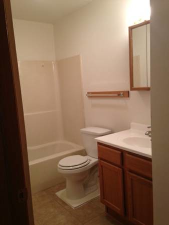 Building Photo - 122 Maine St